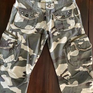 Boutique Camo Crop Pant small